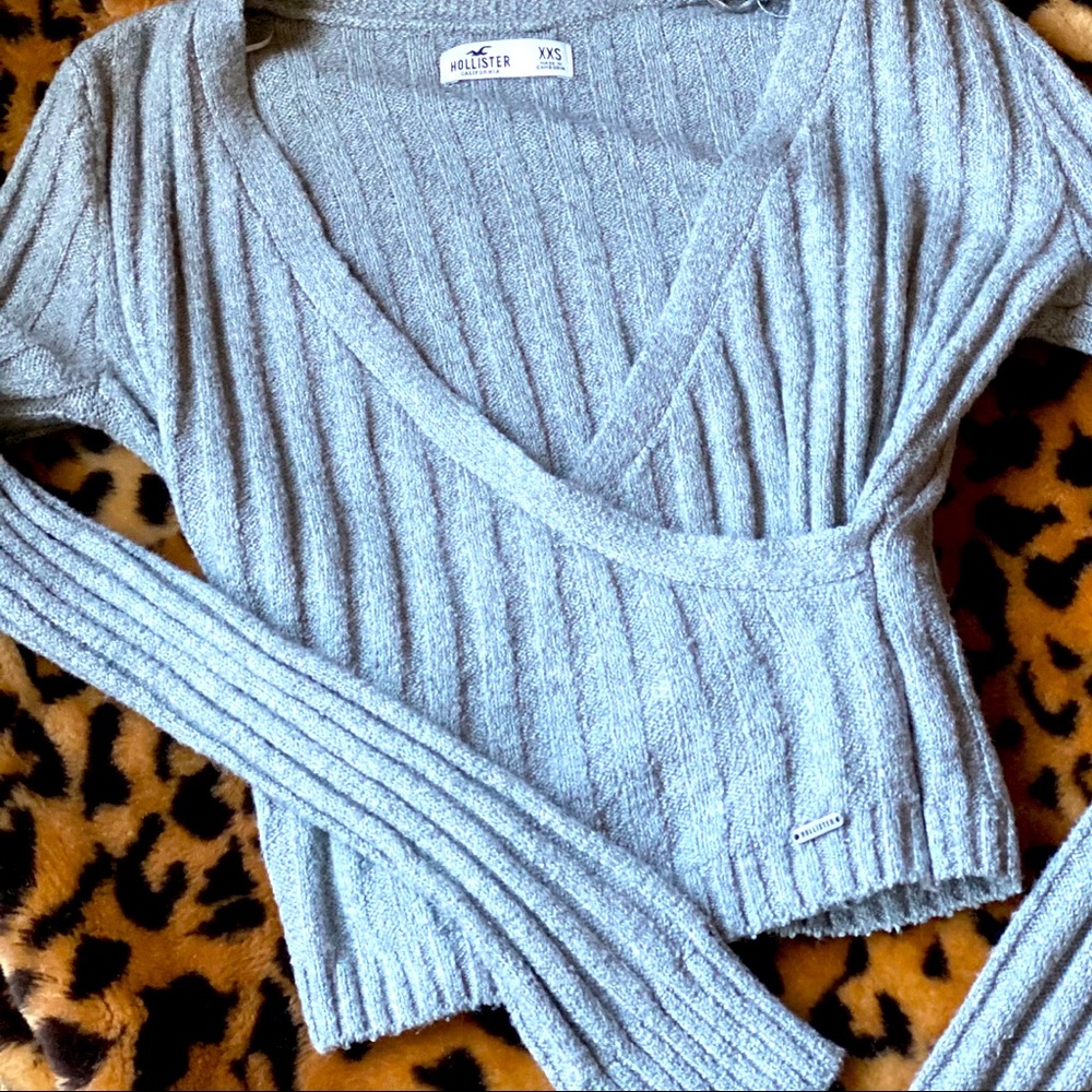 Gray Long Sleeved XXS Hollister Wrap Top-Like New!